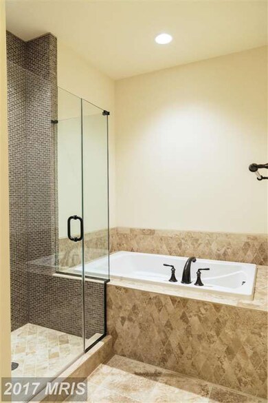 10687 Yorktown Ct, Fairfax, VA 22030 - photo 4