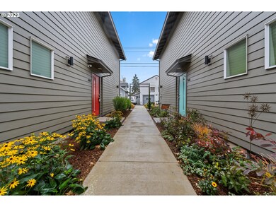 680 NW 3rd Ave, Canby, OR 97013 - photo 3