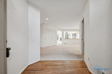 ENTRANCE WAY WITH WOODEN FLOOR