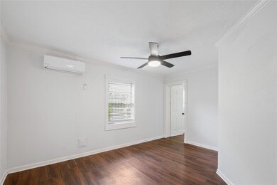 215 Caplin St, Houston, TX 77022 - photo 6