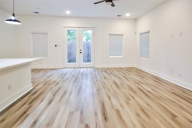 778 W Tidwell Rd unit D, Houston, TX 77091 - photo 4