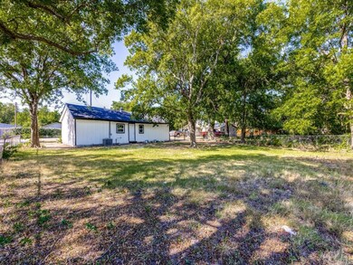 1602 N Brazos Ave, Cleburne, TX 76031 - photo 4