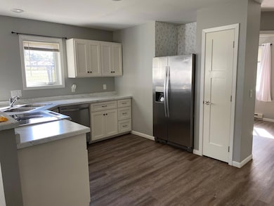 204 W Poplar Ave unit B, Badger, MN 56714 - photo 4