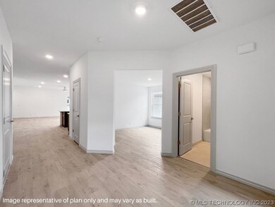 4608 W 47th St, Broken Arrow, OK 74011 - photo 2