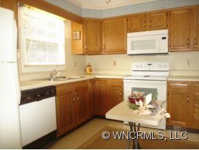 Kitchen w/New Range & Microwav