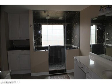Master Bath/Spa.