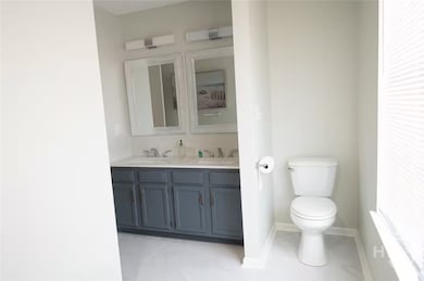 En-Suite Bath Dual Vanities