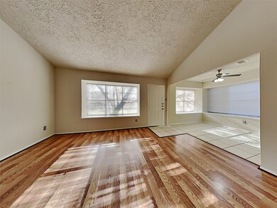 16930 Barcelona Dr, Friendswood, TX 77546 - photo 2