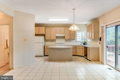 2419 Kemper Rd, Crofton, MD 21114 - photo 7