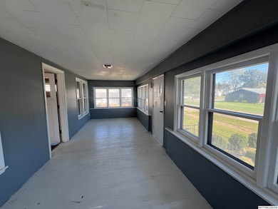 109 N Lincoln St, Sheffield, IA 50475 - photo 2