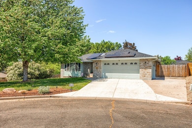 1181 Easthills Ct, Medford, OR 97504 - photo 2