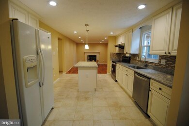 3115 Nestlewood Dr, Herndon, VA 20171 - photo 6