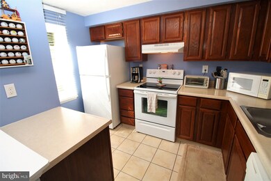 19200 Misty Meadow Terrace, Germantown, MD 20874 - photo 4