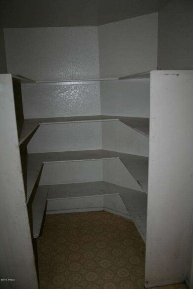 Kitchen (HUGE pantry)