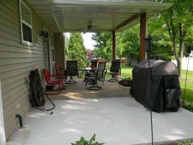 812 Woodland Dr, Maryville, IL 62062 - photo 6