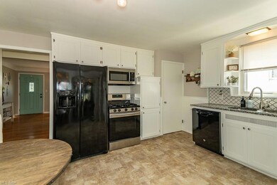 Eat-In Kitchen