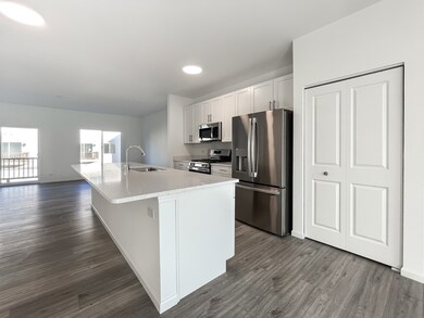 235 Regency Ct unit B, Wauconda, IL 60084 - photo 3