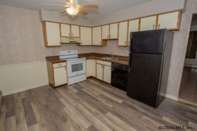 34 Riverview Dr, Schenectady, NY 12309 - photo 4