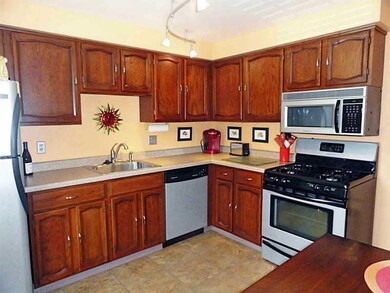 Kitchen. Stainless look appliance package