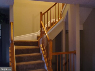 7102 Meadow Green Terrace, Hyattsville, MD 20785 - photo 4