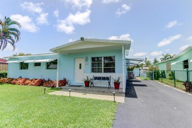 2616 Bridgeman Dr, West Palm Beach, FL 33409 - photo 4