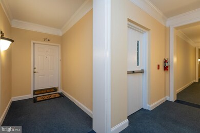13851 Belle Chasse Blvd unit 314, Laurel, MD 20707 - photo 4