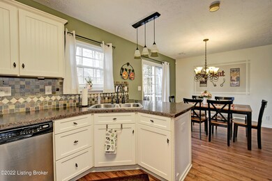 8022 Apple Valley Dr, Louisville, KY 40228 - photo 7