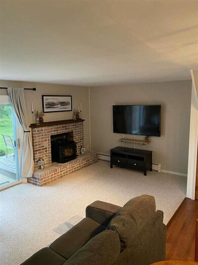 J18 Stonehedge Dr, South Burlington, VT 05403 - photo 6