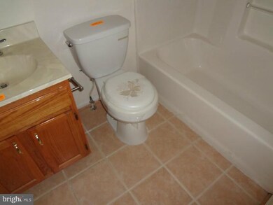 923 Newington Ct, Capitol Heights, MD 20743 - photo 7