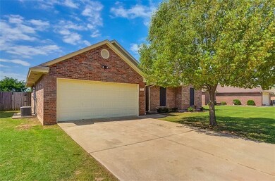 908 NE 23rd St, Moore, OK 73160 - photo 3