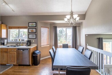 Large Eat-In Kitchen