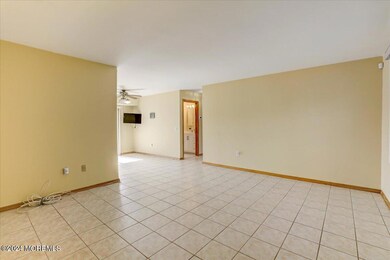 08-Family Room