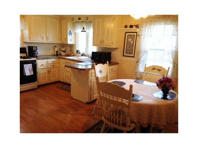 79 Knowles Dr, Warwick, RI 02888 - photo 2