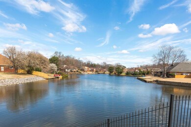 This is easy living here! Neighborhood amenities i