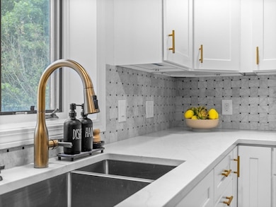 168 Maple St, West Roxbury, MA 02132 - photo 3