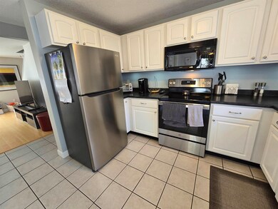 131 Valley Way W unit 131, Manchester, NH 03102 - photo 6