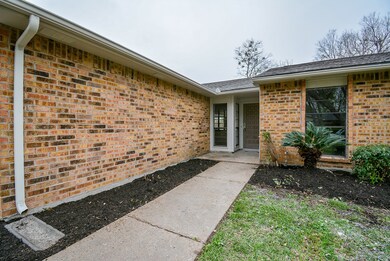 6002 Irish Hill Dr, Houston, TX 77053 - photo 2
