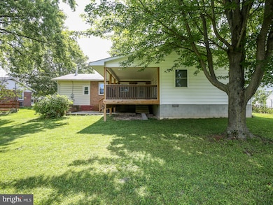 139 Meadowbrook Dr, Stephens City, VA 22655 - photo 4