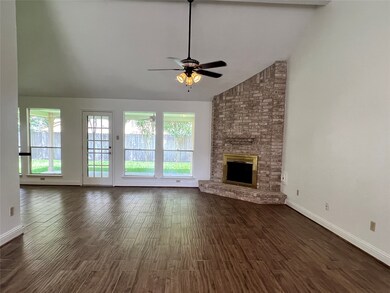 8515 Greenleaf Lake Dr, Houston, TX 77095 - photo 5