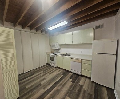 831 White Dr unit 831, Tallahassee, FL 32304 - photo 6