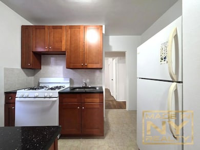 64-41 Saunders St unit 210, Rego Park, NY 11374 - photo 2