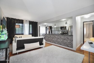 (3) entry foryer living room