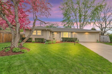 804 Balmoral Ct unit 1, East Dundee, IL 60118 - photo 2