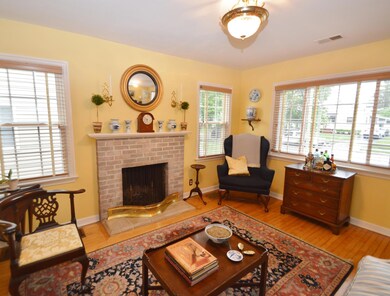 635 E Jeffrey Place, Columbus, OH 43214 - photo 5