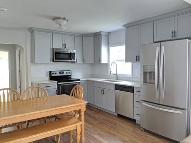 47 Glenmore St, Springfield, MA 01129 - photo 4