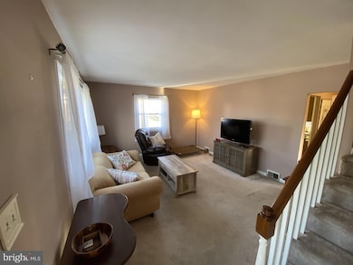 306 Broomall St, Folsom, PA 19033 - photo 4