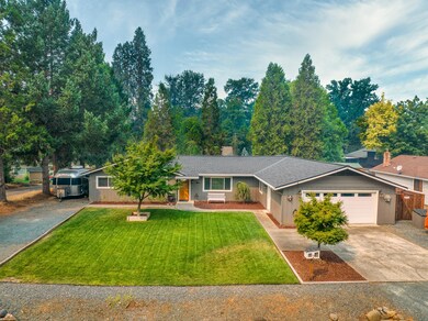 122 Saradan Ln, Grants Pass, OR 97527 - photo 3