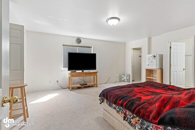 15-Primary Bedroom_ELI07899