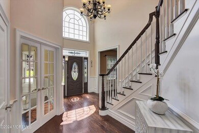 Open and Inviting Foyer
