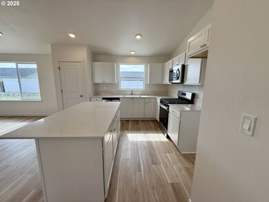 210 SW Sparrow St, Boardman, OR 97818 - photo 4